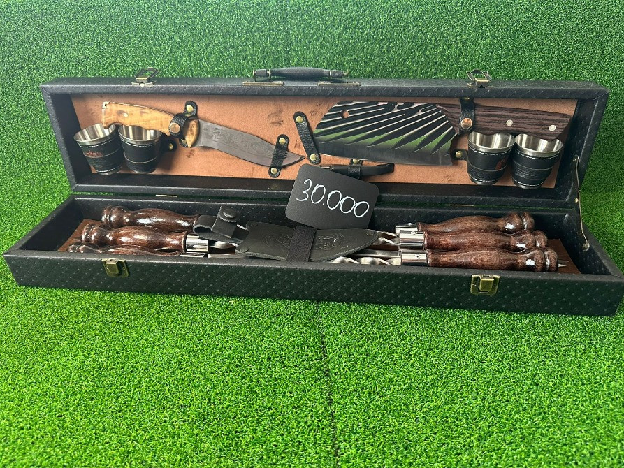 30000 бағасындағы пышақтар мен аксессуарлар жинағы