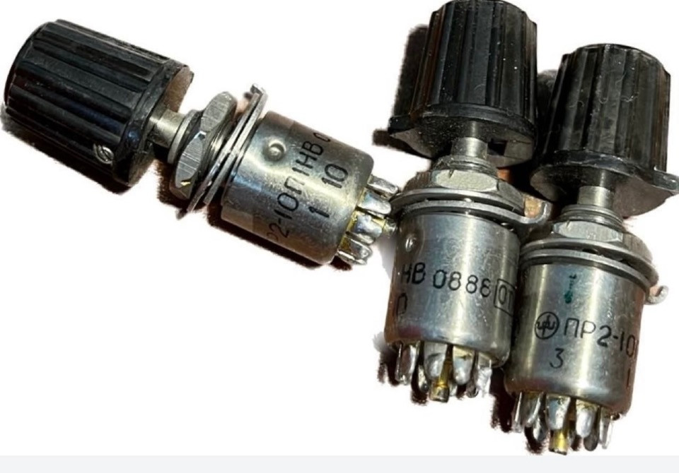 Регуляторы напряжения и контроля