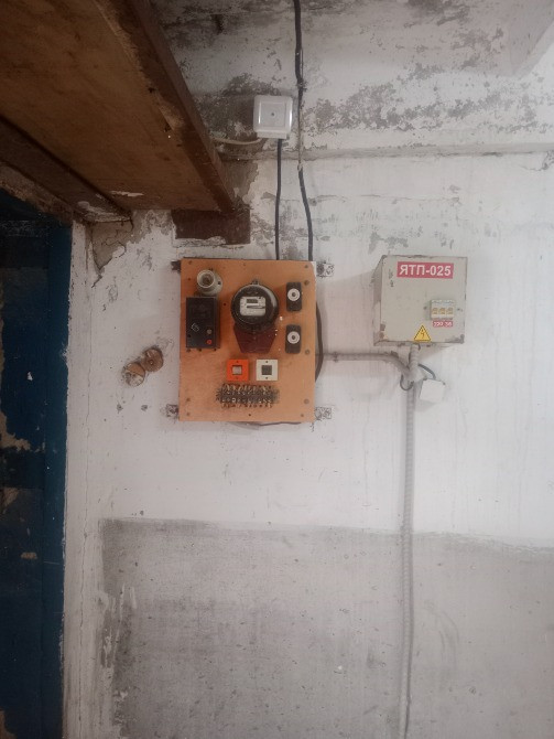 Бөлмедегі басқару элементтері мен электроника