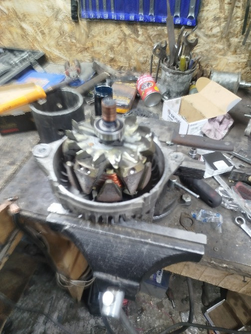 Первые ступени разборки генератора автомобиля