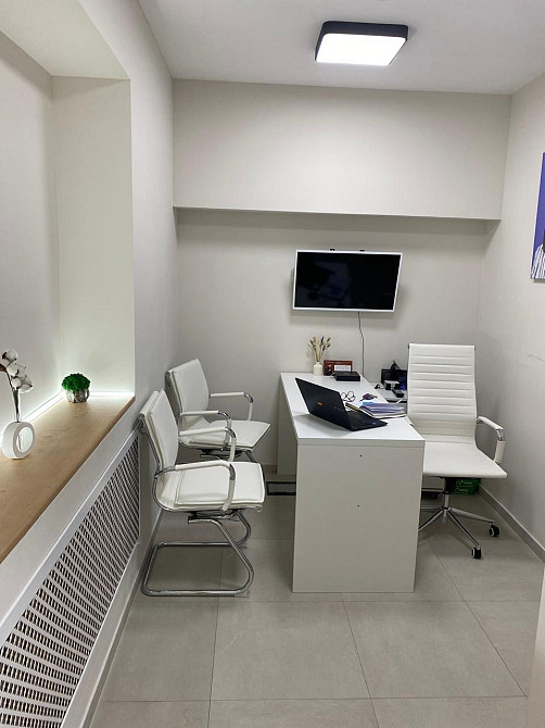 Заманауи дизайнымен және жабдығымен жайлы офис