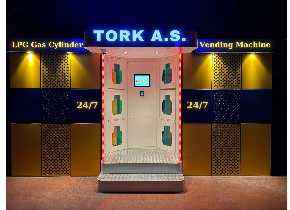 Торговый автомат для газовых баллонов TORK A.Ş., оснащенный экраном и современным оформлением