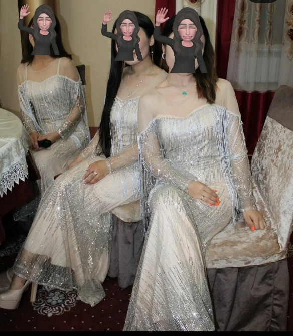 Нет головы на моделей в блестящих вечерних платьях на мероприятии