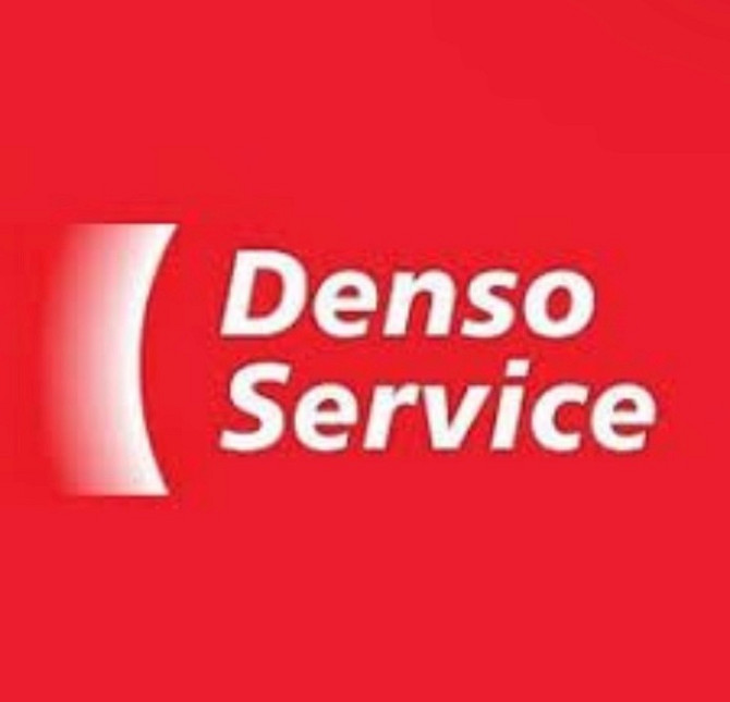 Логотип Denso Service на красном фоне