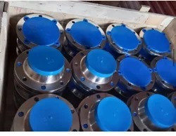 Фланцы с синей крышкой в деревянной коробке