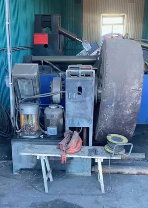 Басқару блогы бар материалдарды қайта өңдейтін машина