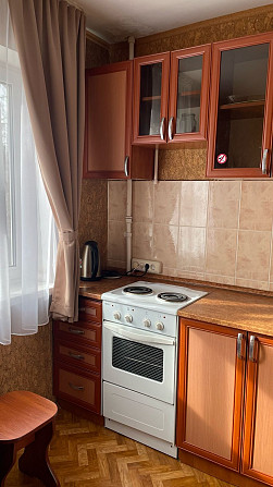 Кухня с плитой и чайником