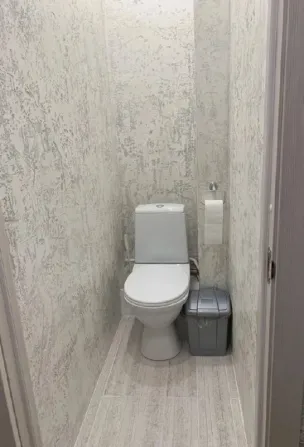 Минималистік дизайнымен жайлы дәретхана