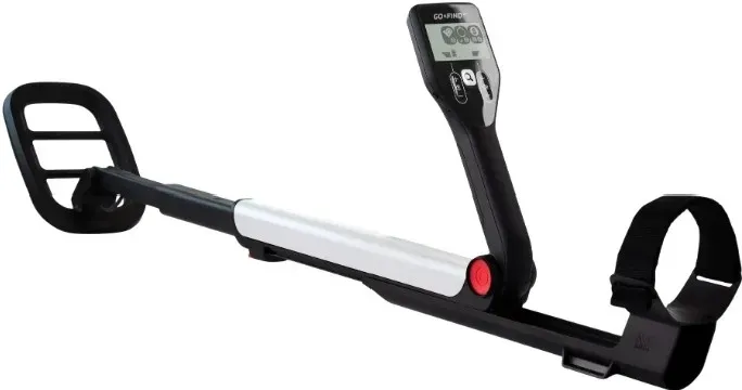 Цифрлық дисплейі мен эргономикалық тұтқасы бар металл детекторы