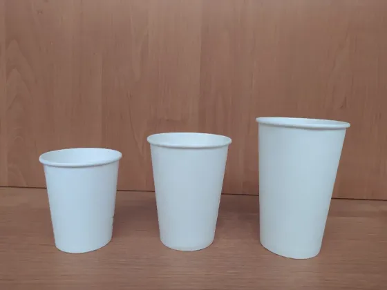 Кружки с различными дизайнами, представляющими Казахстан