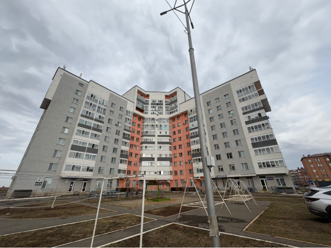Фасад здания, многоэтажный дом
