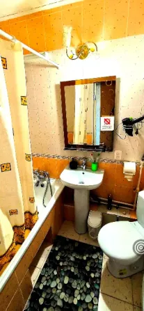 Ванная комната с ванной, умывальником и туалетом