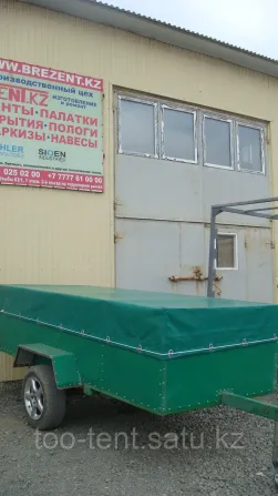 Прицеп с зеленым тентом