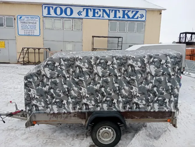 Прицеп с камуфляжным тентом