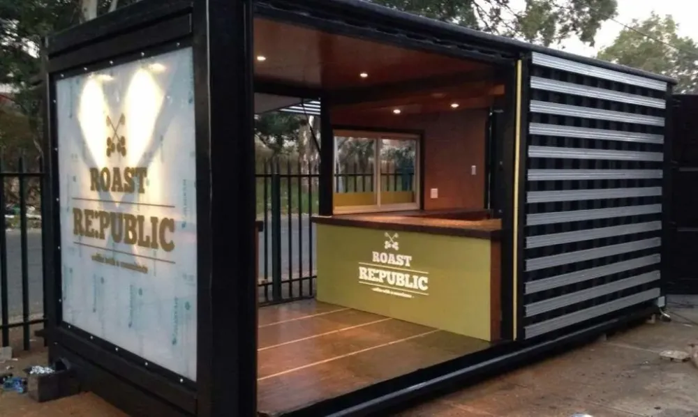 Қара контейнердегі кофехананың сәнді безендірілуі