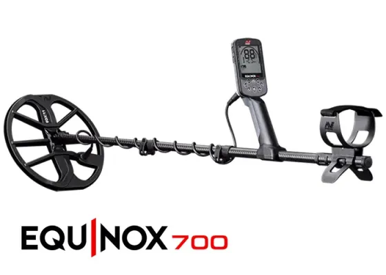 Металлодетектор Minelab EQUINOX 700 с дисплеем и эргономичной ручкой, предназначенный для поиска металлов и сокровищ