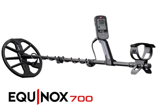 Металлодетектор Minelab EQUINOX 700 с дисплеем и эргономичной ручкой, предназначенный для поиска металлов и сокровищ
