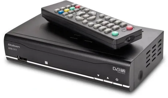 Ресивер DVB-T2 Rolsen с пультом управления
