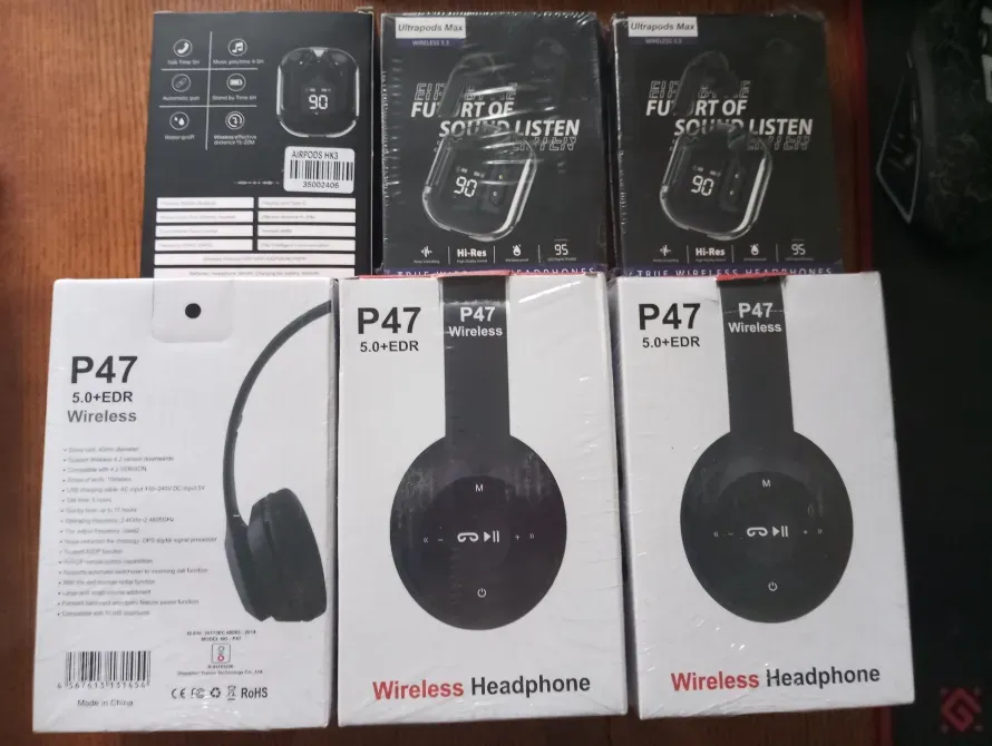 На изображении представлены беспроводные наушники модели P47 с технологией 5.0+EDR, упаковка и информация о характеристиках устройства