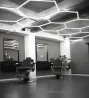 Сән салоны заманауи жарықпен төбеде
