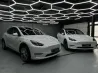 Электромобильдер Tesla заманауи шоурумында ерекше жарықтандырумен