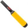 Minelab металл іздегіш, қолмен қолдануға арналған, сары түсті және қара үстіңгі бөлігімен.