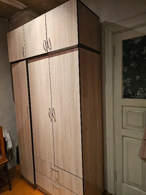 шкаф с несколькими полками и ящиками, современный стиль