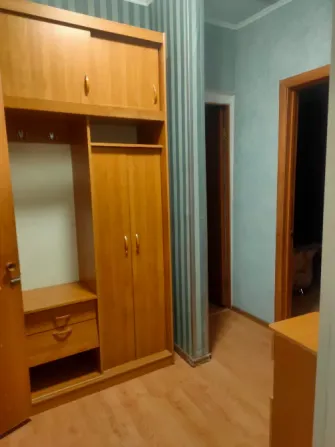 Шкабы мен шығысы бар коридор