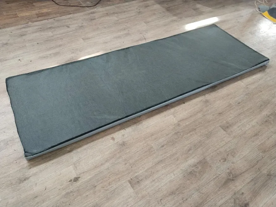 Основной дезинфекционный коврик на полу