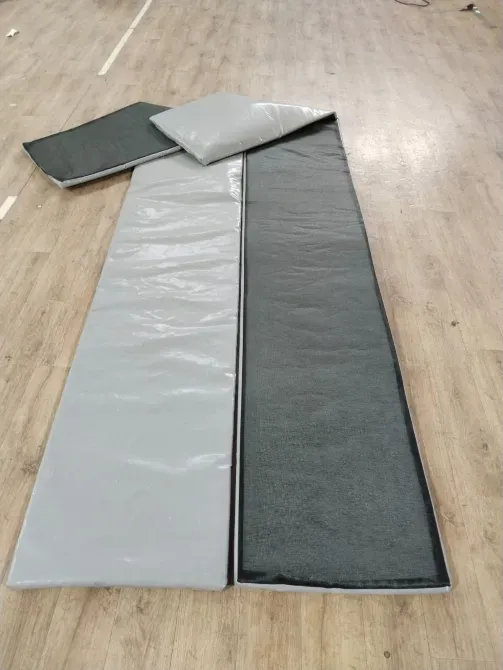 Дезинфекционные коврики в разложенном виде