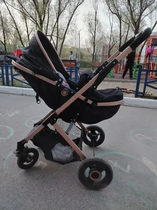 Компактная коляска для прогулок с комфортом