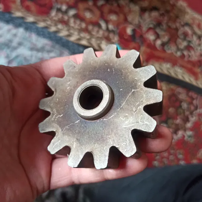 Обзор шестерни с верхней стороны, демонстрирующий соединительный отверстие