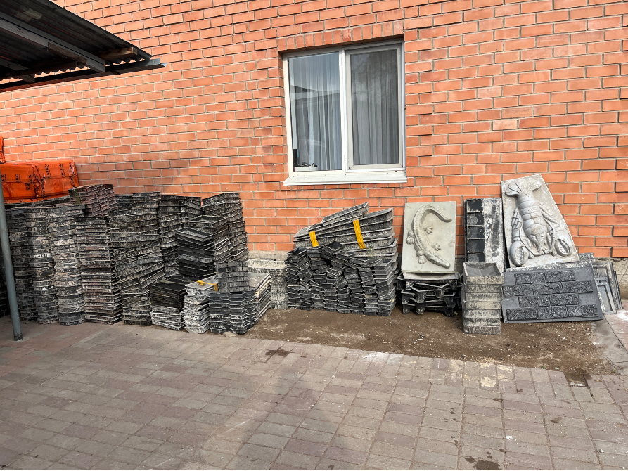 Упорядоченные формы и плиты, используемые на строительных площадках