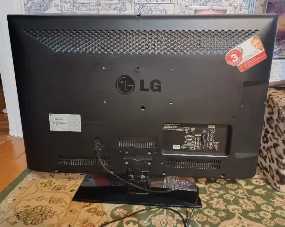 Задняя панель телевизора LG с выходами и подключениями