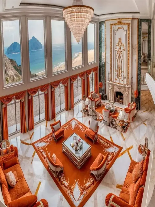 Интерьер роскошной гостиной с панорамными окнами и кристальным светильником