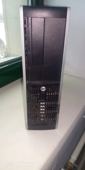 Корпус настольного компьютера HP с вентиляционными отверстиями