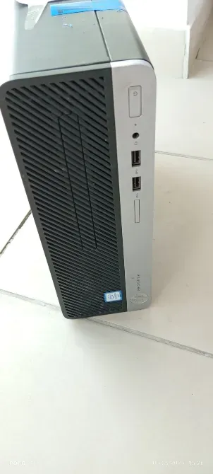 Компактный настольный компьютер с портами USB сбоку