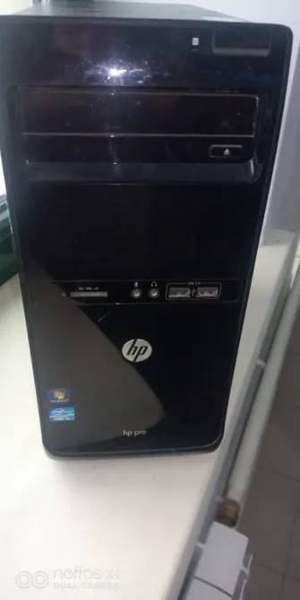 Корпус настольного компьютера HP Pro с кнопкой питания и портами USB