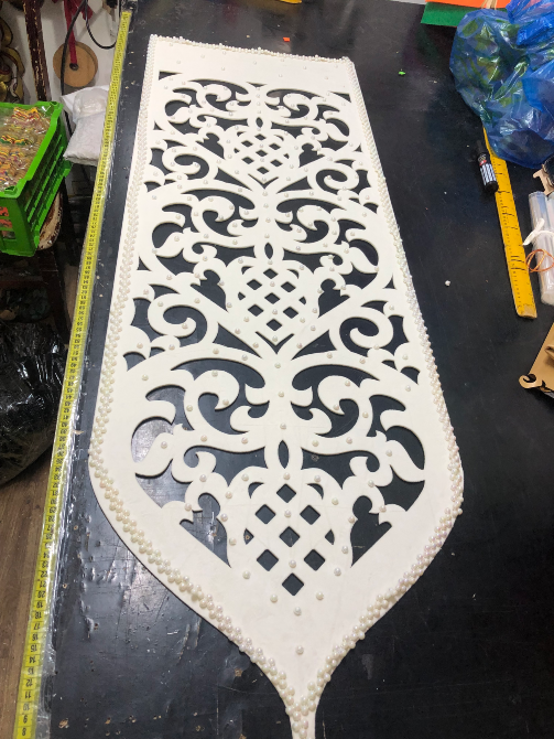 Светлый фондағы сәулет өнерімен ерекшеленген түпнұсқалық декор элементі.