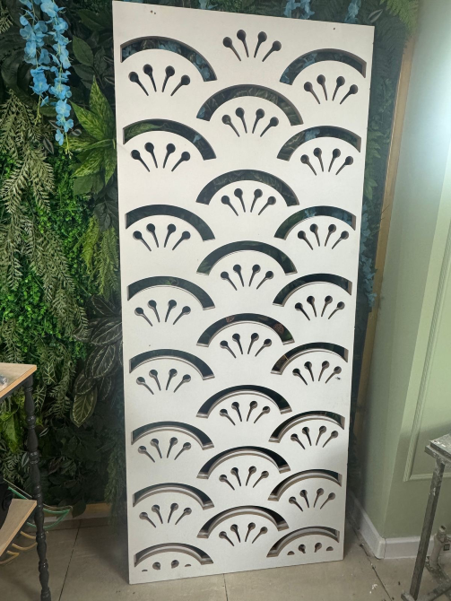 Декоративная перегородка с волнообразным узором