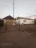Үймен бірге аула, шам жарығы және қоршау