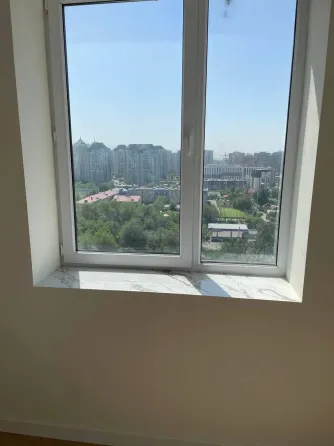 Вид с окна на городской ландшафт