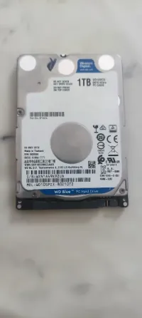 Жесткий диск Western Digital с емкостью 1 ТБ, вид спереди