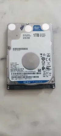 Жесткий диск Western Digital с емкостью 1 ТБ, вид спереди