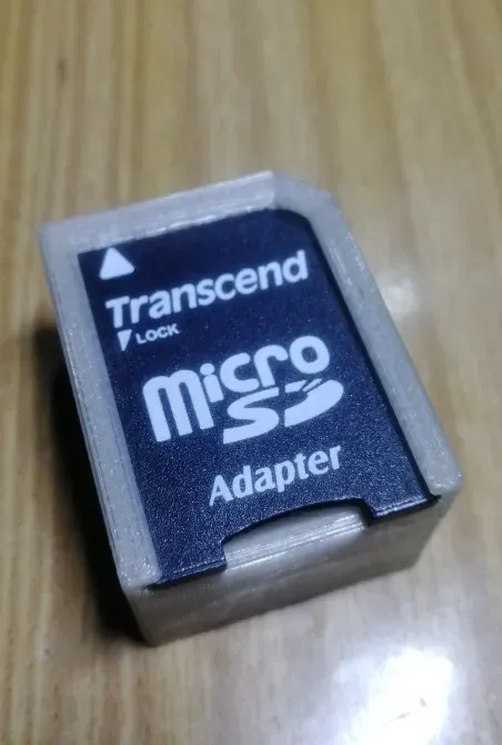 MicroSD Transcend адаптері, бүйірінен көрінісі