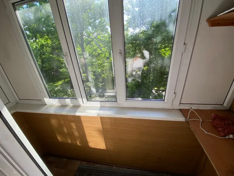 Терезелері мен ағаш беттік балкон