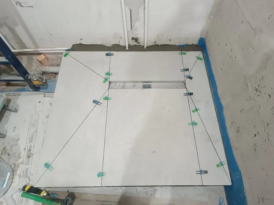 Еденге плиткаларды қысқыштарды пайдаланып бекіту