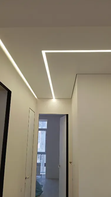 Жарықтандырылған төбе және есік ойықтары