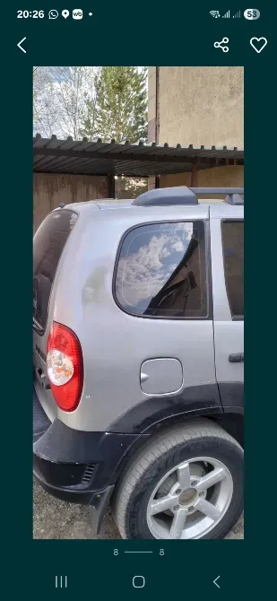 Боковой вид задней части автомобиля