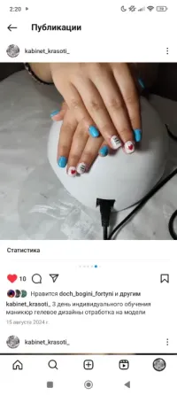 Выполнение нейл-арта с разноцветным дизайном на ногтях